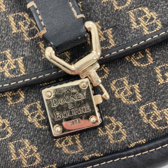 Dooney & Bourke Wristlet - Picture 4 of 9